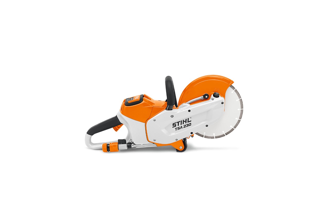 STIHL Trennschleifer TS 800 vor weißem Hintergrund