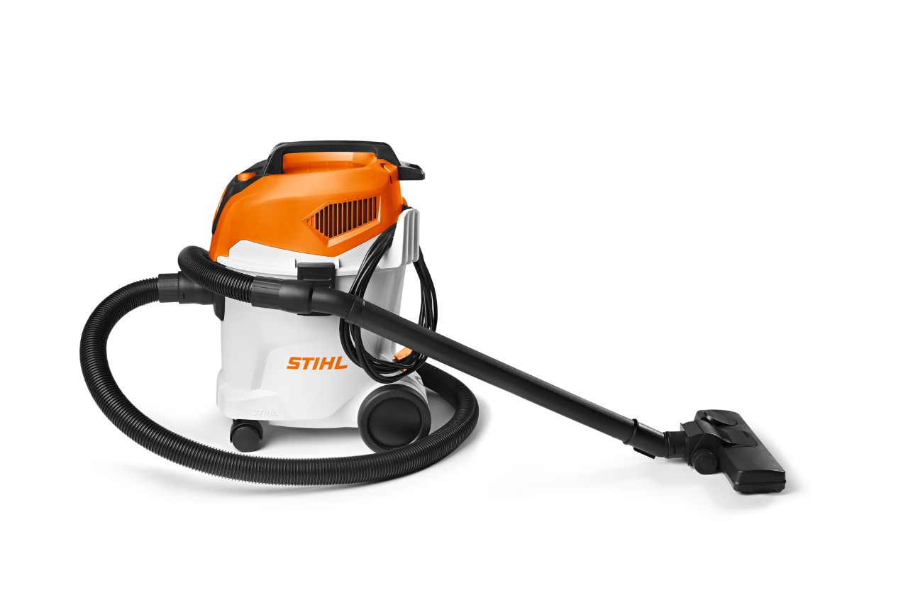 STIHL Sauger SE 33 vor weißem Hintergrund