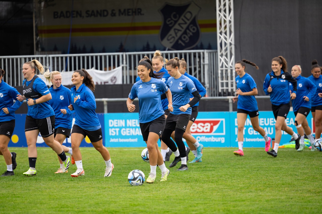 Fußballspielerinnen beim Training