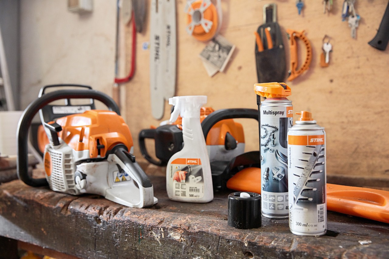 Material, um eine STIHL Kettensäge zu reinigen
