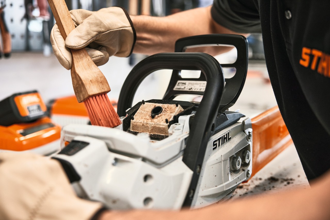 STIHL Motorsäge bei der Inspektion